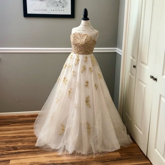 NEW MORI LEE SZ 2 WHITE TULLE GOLD BEAD STRAPLESS FORMAL BALL GOWN - Picture 1 of 15